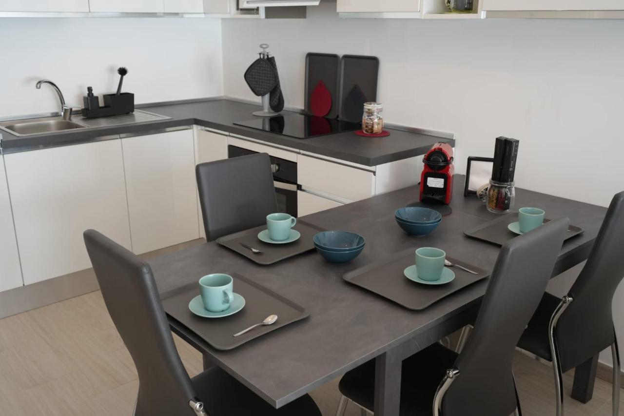 Homega - City Center New Apartment Bari Bagian luar foto