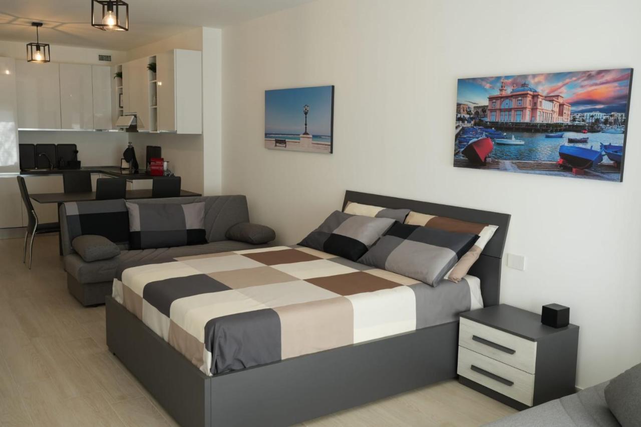 Homega - City Center New Apartment Bari Bagian luar foto