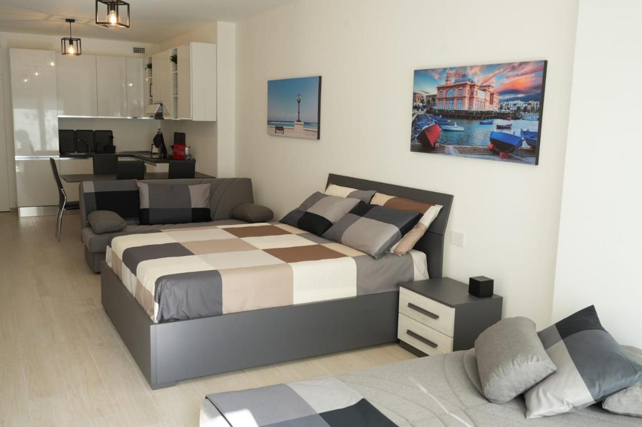 Homega - City Center New Apartment Bari Bagian luar foto