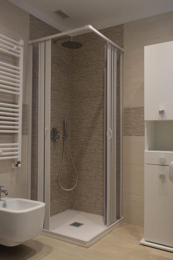 Homega - City Center New Apartment Bari Bagian luar foto